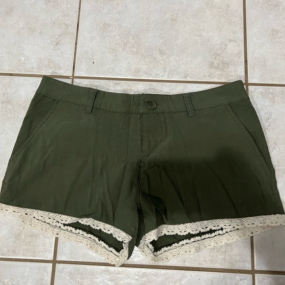 Green lace bottom shorts - Picture 1 of 3